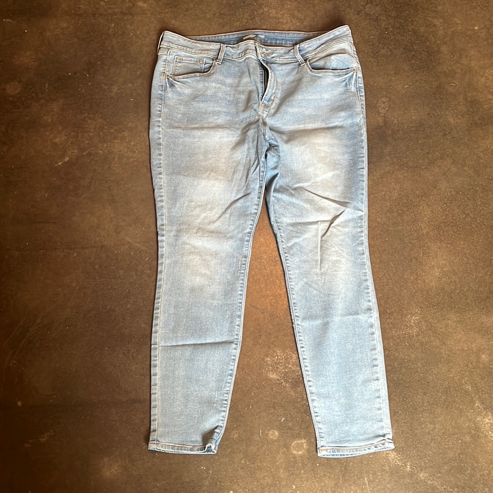 Light wash old navy skinny jeans